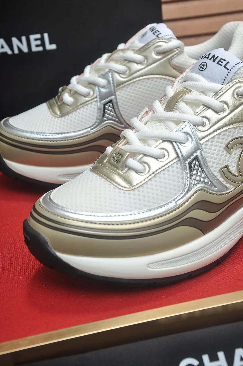 Men's shoes 💰600💶【CHANEL】(Chanel couple's model)👩‍❤️‍💋‍👨The latest all-season shoes🔥🔥The ultimate derivative model. Not only are you more fashionable on your feet, but wearing flat shoes can also lengthen your overall body shape ~ "Features" The simple upper is paired with conspicuous small fragrant cloth strips, which is fashionable and high-end. 💕💕Selected Chanel fabric for the upper, comfortable and soft fabric lining available in 5 colors 🐎Size: (women's 35-39, customized 40. Men's 38-44, customized 45)